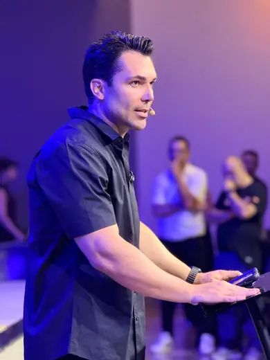 Ricardo Fiorillo ensinando no púlpito durante a imersão