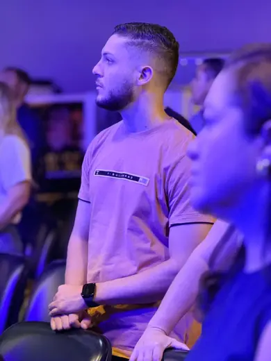 Participante atento durante uma das treze horas de imersão